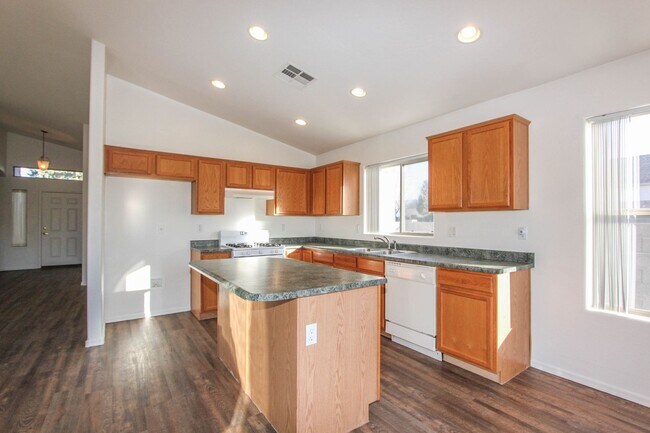 Foto del edificio - Viewpoint North - Three Bedroom Home