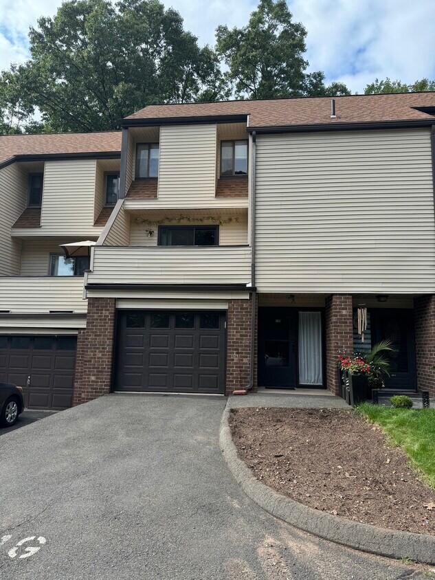 285 Queen St Unit 11G, Southington, CT 06489 Condo for Rent in