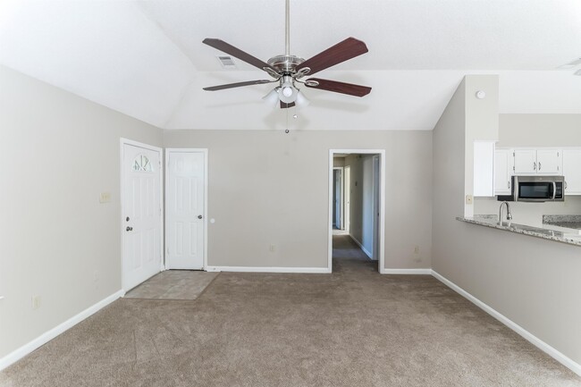 Building Photo - 2501 Country Trail Dr