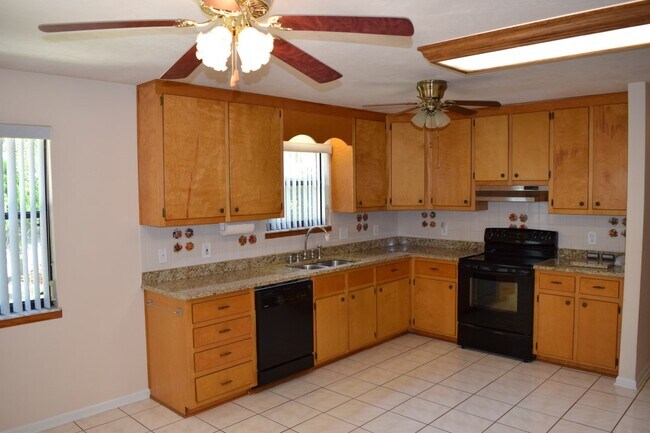 Building Photo - 333 Gawain Ct