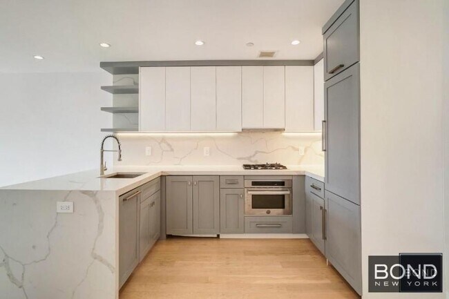 Building Photo - 1 bedroom in Long Island City NY 11102