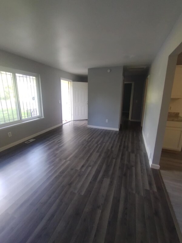 Building Photo - 5805 Cloverlawn Dr