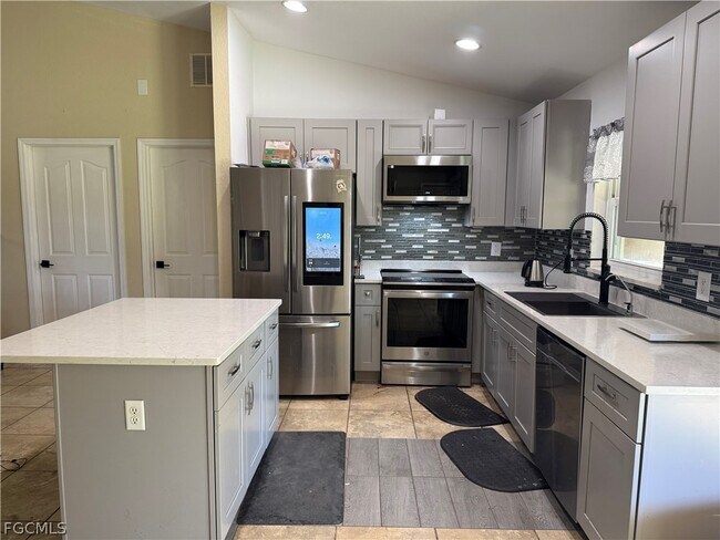 Foto del edificio - 3405 58th St W