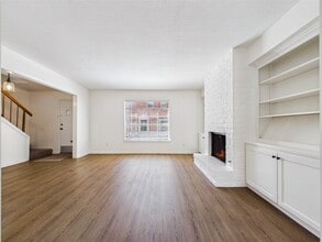 Building Photo - 1219 Saxony Ln