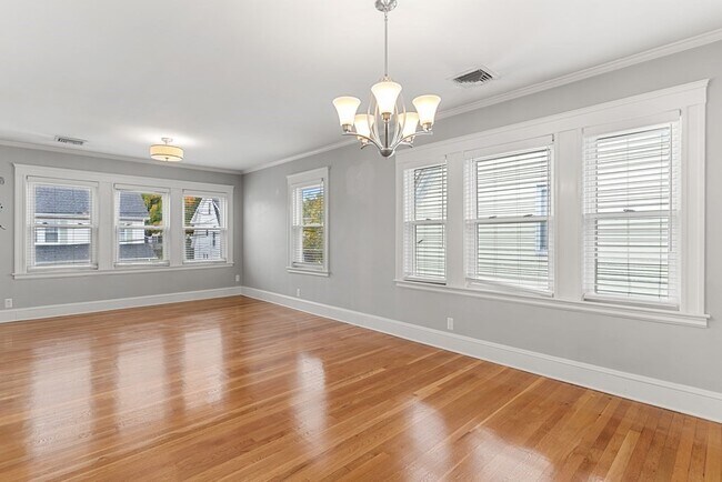 Building Photo - 31 Myrtlebank Ave