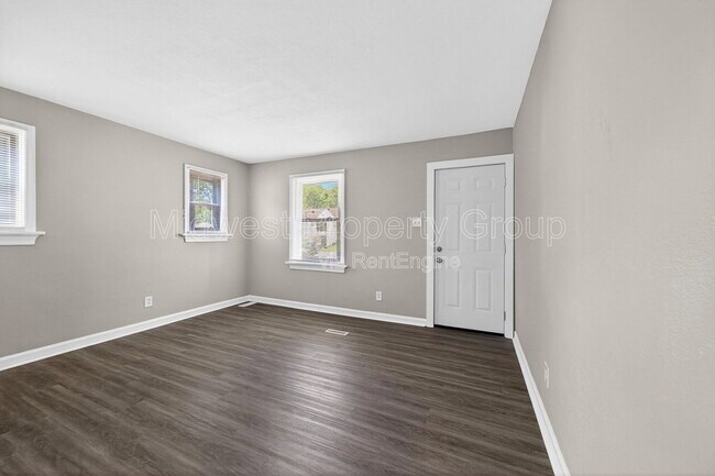 Foto del edificio - 10066 Dorothy Ave