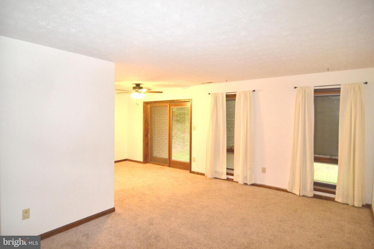 Primary Photo - 23239 Rosewood Ct