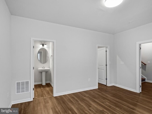 Building Photo - 305 Backwater Wy