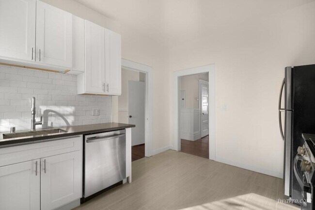 Building Photo - 610 Ashbury St