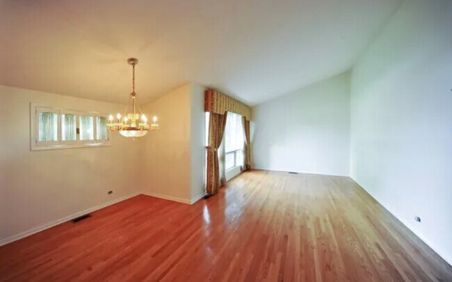Building Photo - 3131 Hill Ln