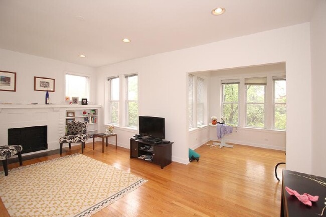 Building Photo - 3453 N Bosworth Ave