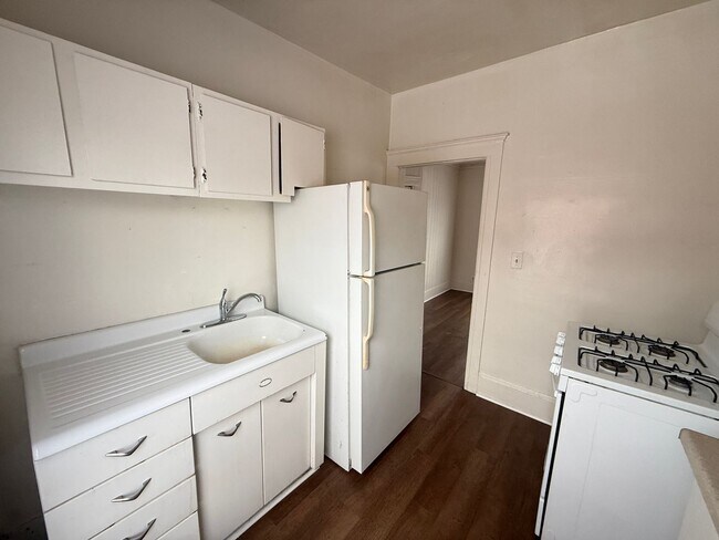 Foto del edificio - Ganson St 1101-1105 E w/East Ave 525 &amp; 527 N