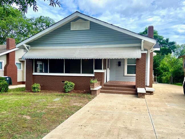 Building Photo - 516 10th Ct S