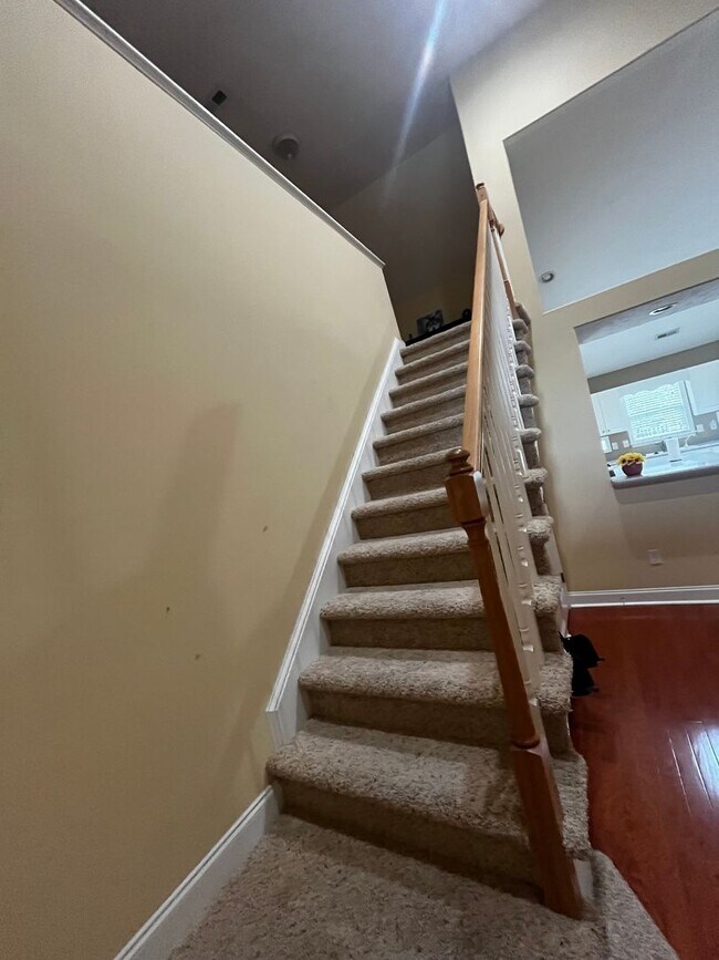 Building Photo - 3 bedroom 3 bath with Fenced in Yard in Ta...