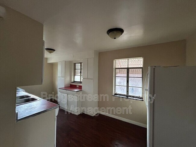 Foto del edificio - 960 Sherwood Dr