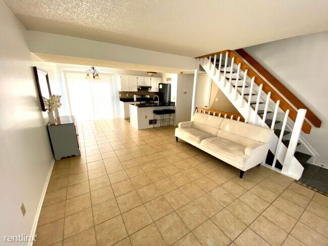 Building Photo - 3 br, 1.5 bath House - 6239 Greenhaven Ave