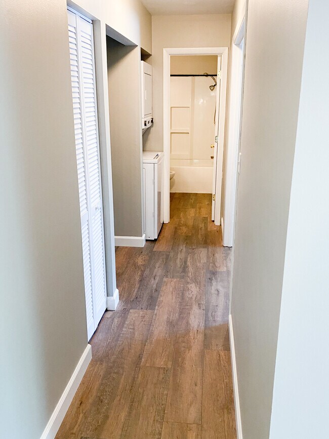 Hallway - 2837 Seminole Trl