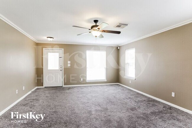 Building Photo - 2430 Pinpoint Dr