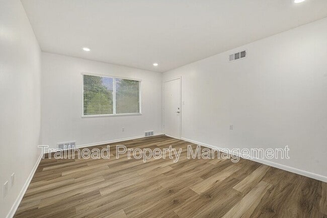 Building Photo - 8300 Robinson St
