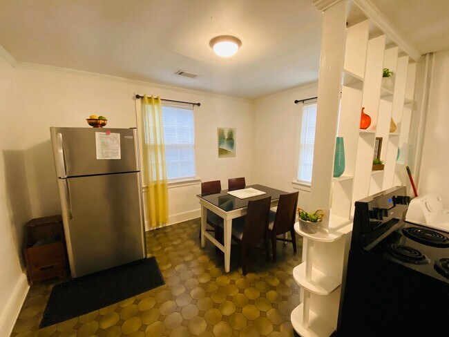Foto del edificio - 2 Bedroom/1 Bath  - $1,060/Mo