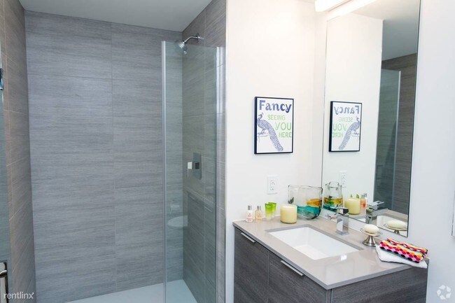 Foto del edificio - Studio, 1 bath  - 410 Harrison Ave 736