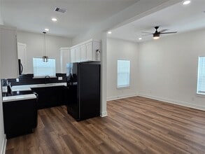 Building Photo - 9808 Pelsey St