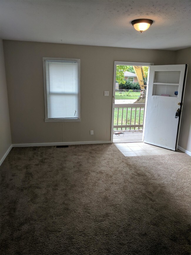 Building Photo - 2016 Lamont Ave