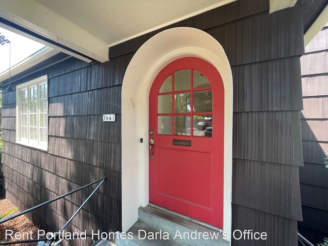 Foto del edificio - 2 br, 1 bath House - 3641 NE 68th Ave