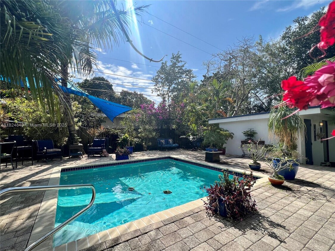 Foto principal - 590 NW 40th Ct