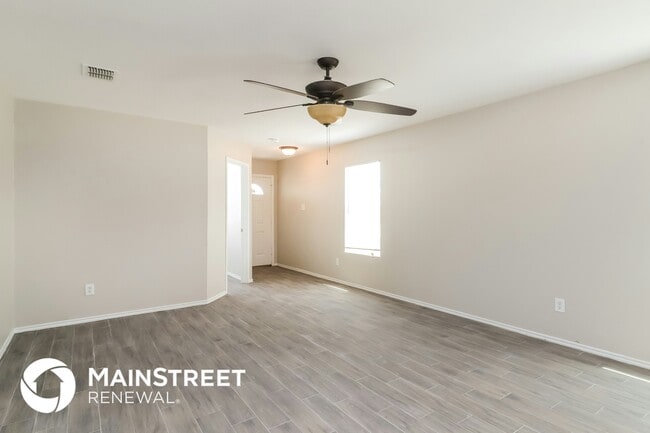 Building Photo - 212 Cres Ridge Dr