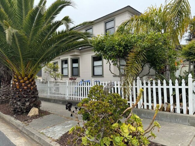 Foto del edificio - Fantastic 4 Bedroom 3 Bath Grand PG Victorian