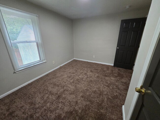 Foto del edificio - 9701 Green Valley Dr