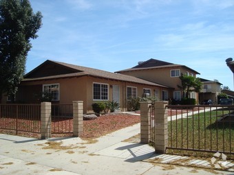 Primary Photo - 1155 Valencia Ave