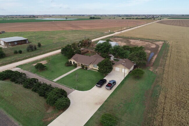 Building Photo - Lovely Country Home in the Idalou School D...