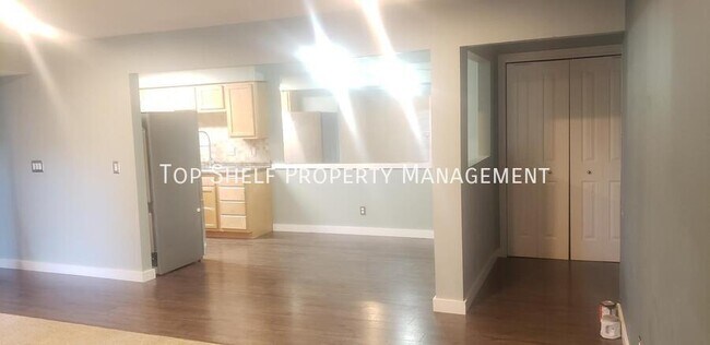 Foto del edificio - 9513 University Ave