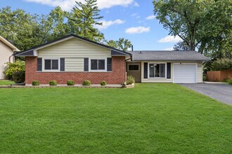 Building Photo - 21W256 Briarcliff Rd