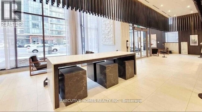 Photo du bâtiment - 4065-4065 Confederation Pkwy