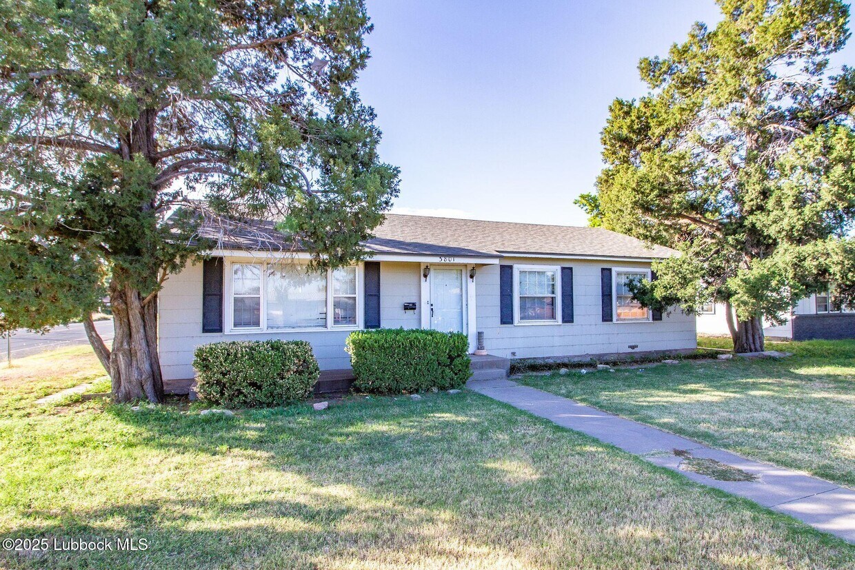 Foto principal - 3801 35th St
