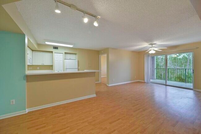 Building Photo - 1260 Wildwood Lakes Blvd