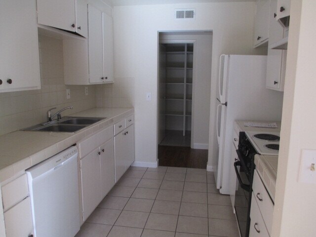 Building Photo - 916 Maria Ln