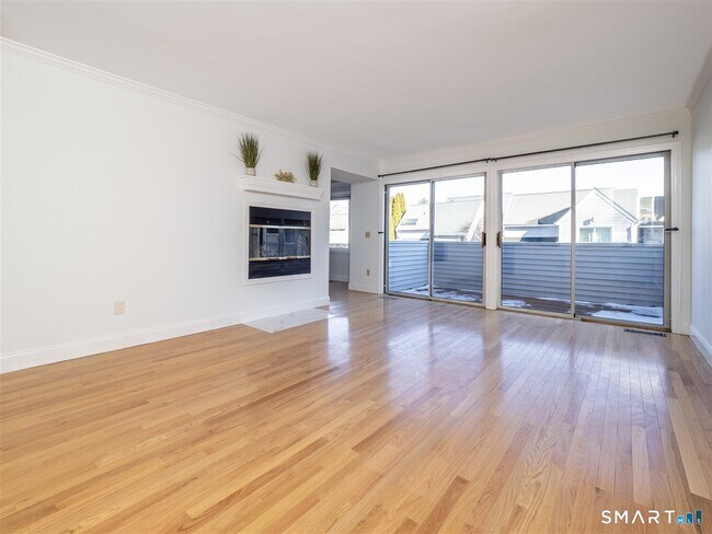 Foto del edificio - 36 Wilton Crst