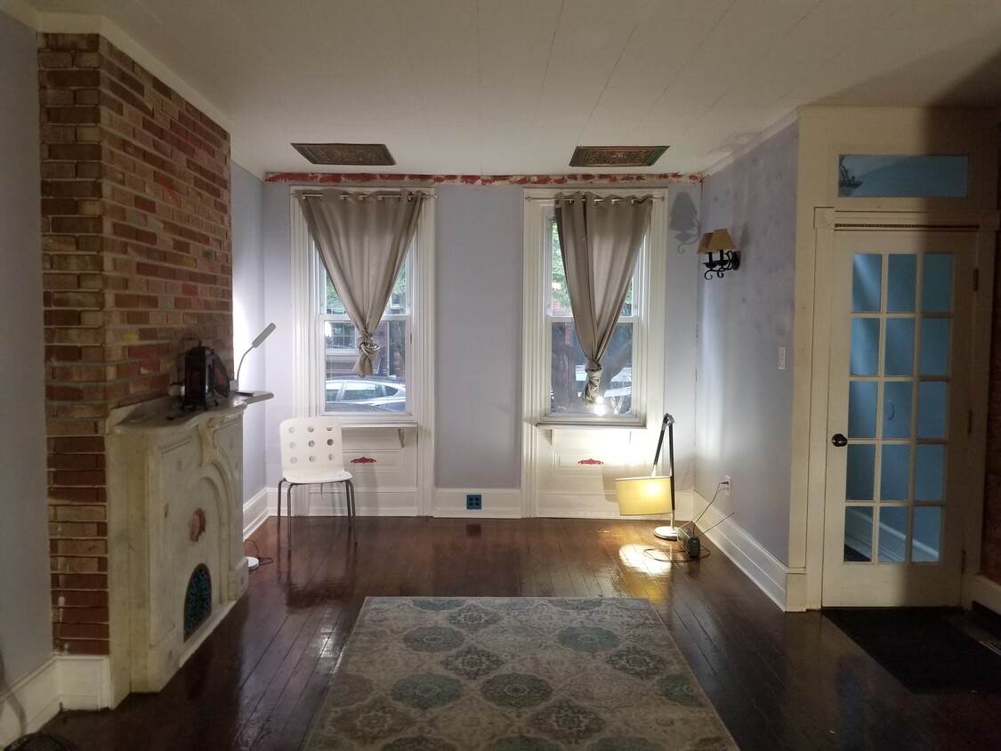 Primary Photo - 1117 E Montgomery Ave