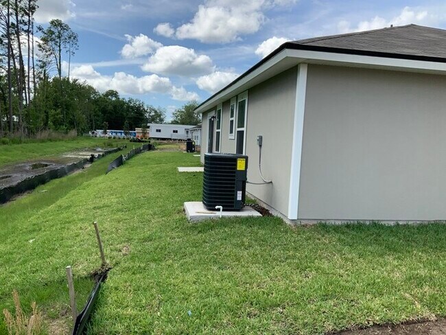 Building Photo - New 4/2 Home - Near OAKLEAF