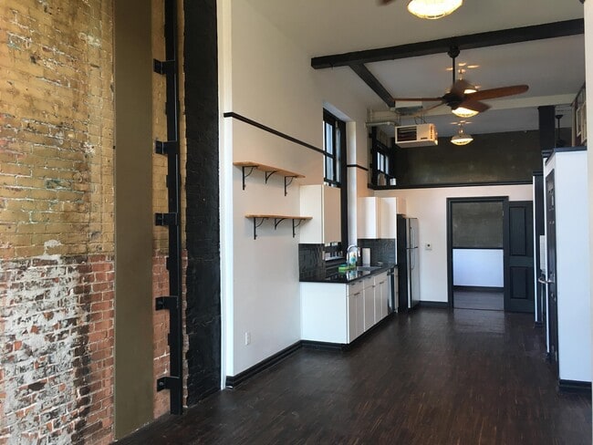 Building Photo - 1011 N Killingsworth St