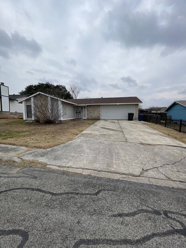 Building Photo - 1046 Lemon Tree St