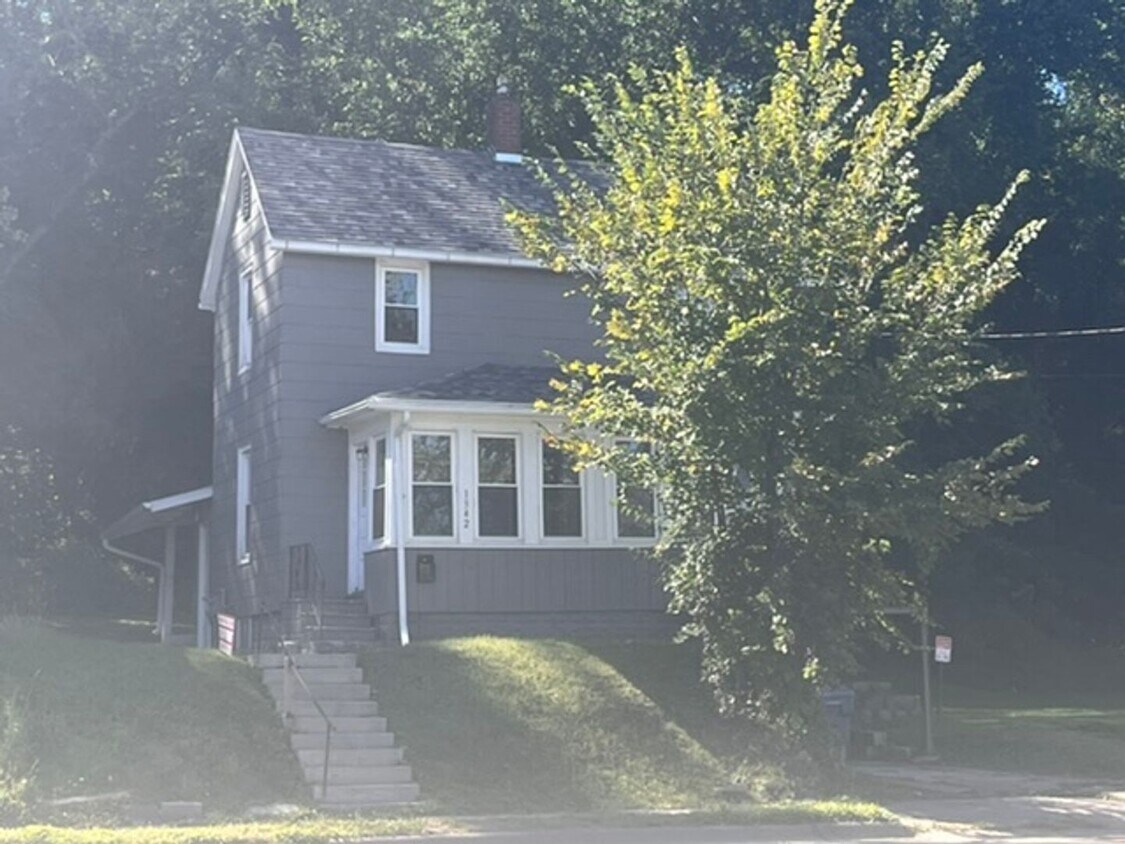 Foto principal - 3 Bedroom 1 Bath House in East Moline
