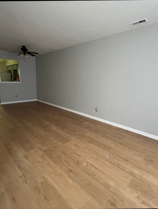 Building Photo - 70 Hopewell Ln