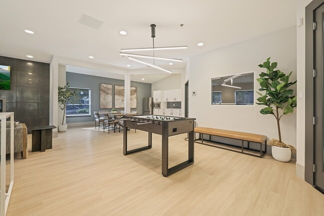 Building Photo - Vesta