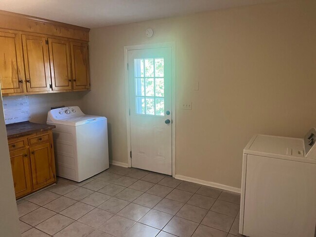 Building Photo - Available now. Freshly-painted 4 BR/1.5 BA Home on Big Lot in the Heart of James Island!