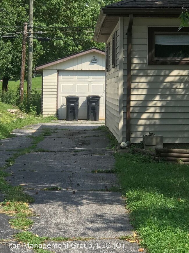 4 br, 2 bath House 1208 Hedgewood Drive